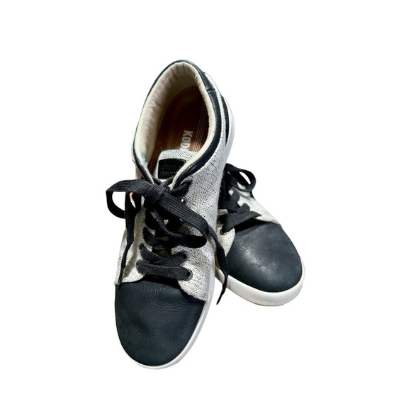 KODIAK INDRA, BLACK/CREAM WOMENS SNEAKERS. SLEEK, LOW TOP. SIZE 8 - Picture 2 of 7